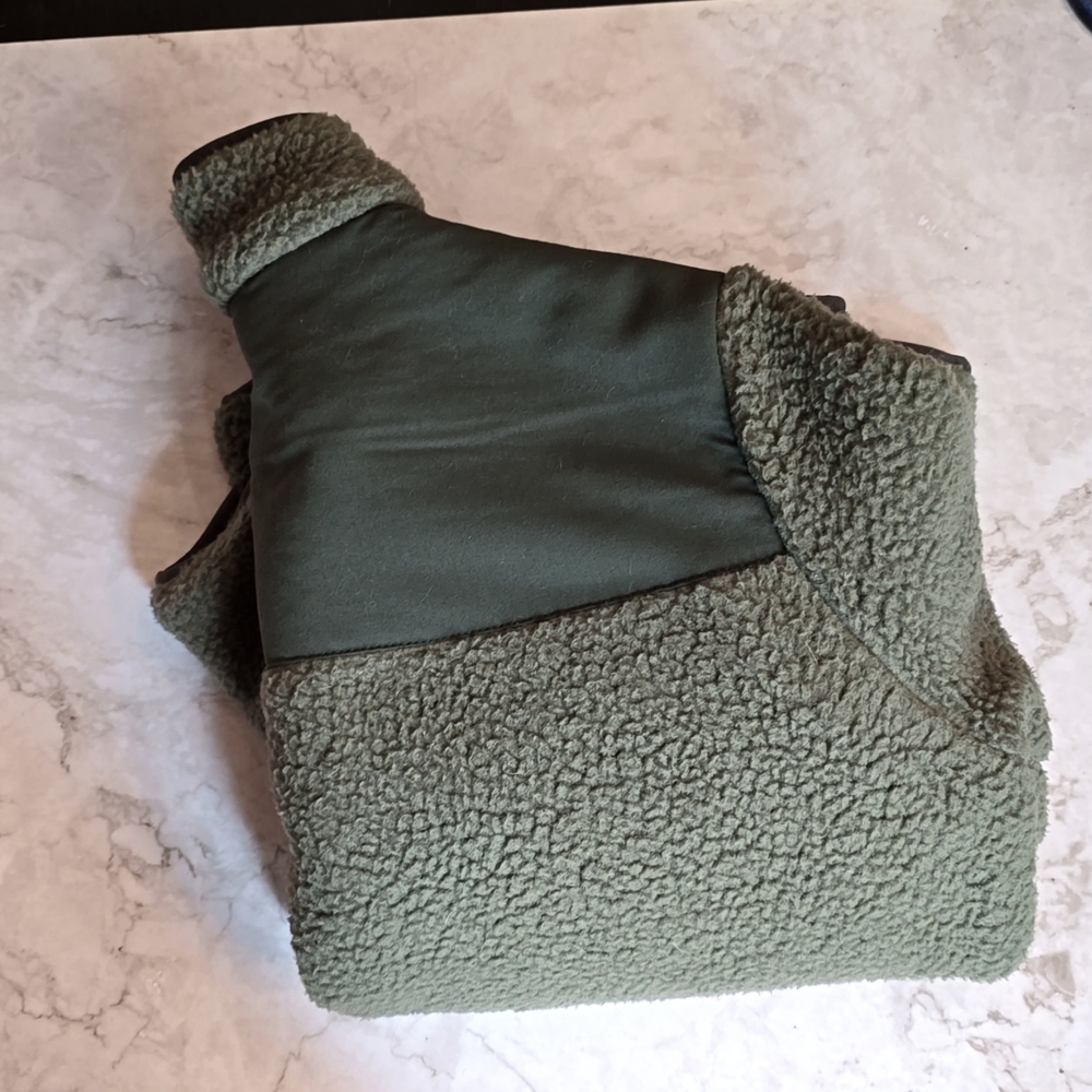 NWOT FIGS Men's XS On-Shift Sherpa Jacket - Picture 9 of 9